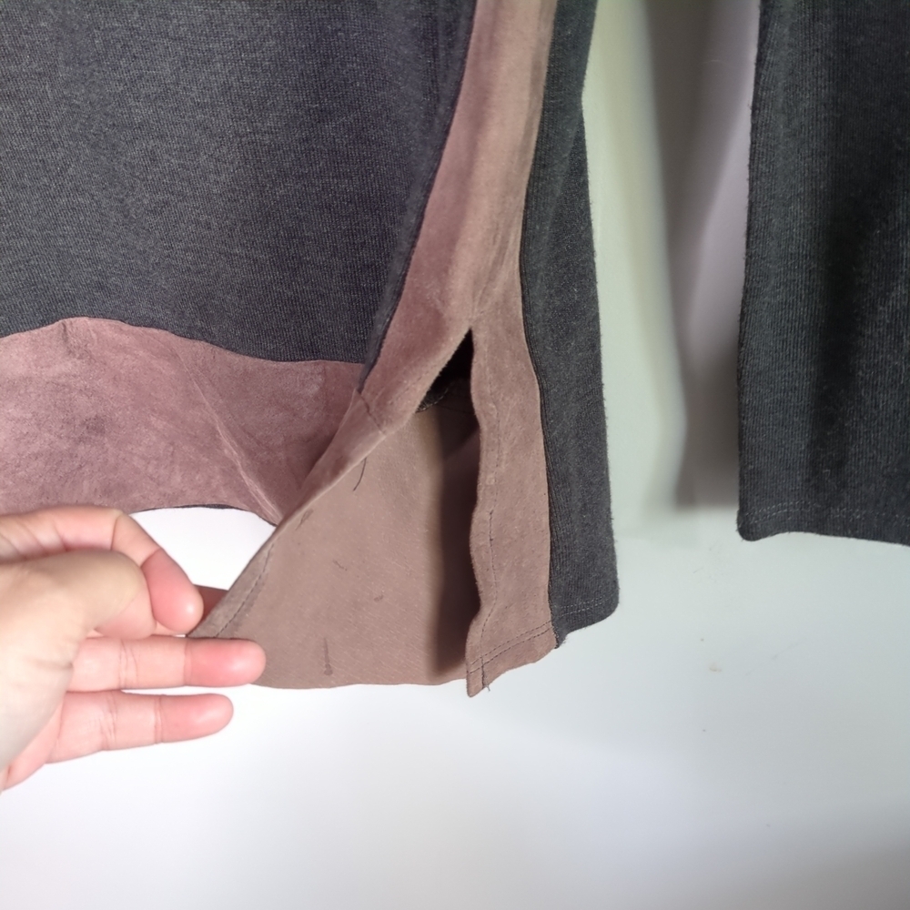 Ecru Leather Accent V Neck Gray Long Sleeve shirt Size Small - Picture 4 of 7